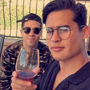 Meet your Posher, Noah